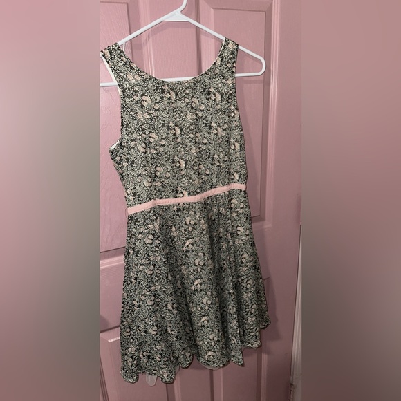Floral/Cottage Dress - Picture 1 of 3